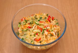 Фунчоза с овощами и куриным филе