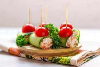 Рулетики из окон огурцов с начинкой
