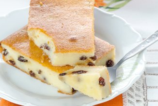 Творожная запеканка с изюмом