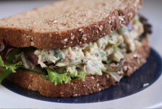 Сэндвич с салатом из тунца