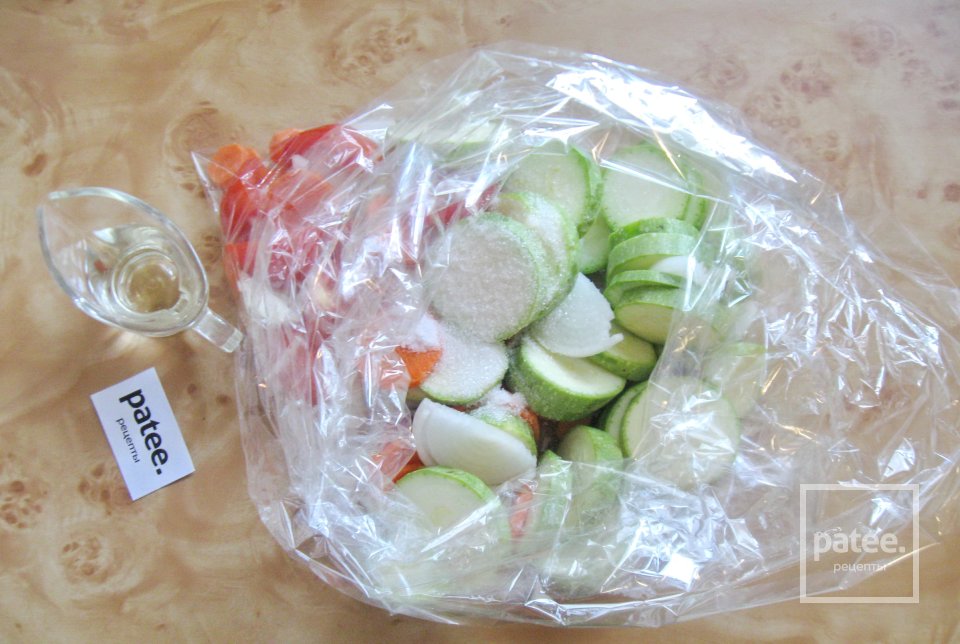 Икра из кабачков в духовке в рукаве - Шаг 6