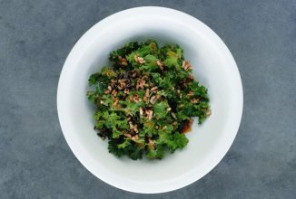 Кейл-салат с соевым мясом