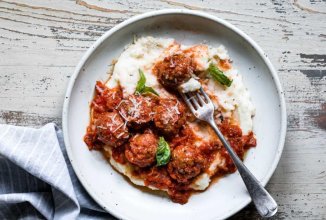 Сырная полента с шариками из индейки