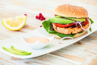 Пикантный бургер с тунцом