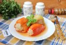 Перец, фаршированный курицей и кабачком
