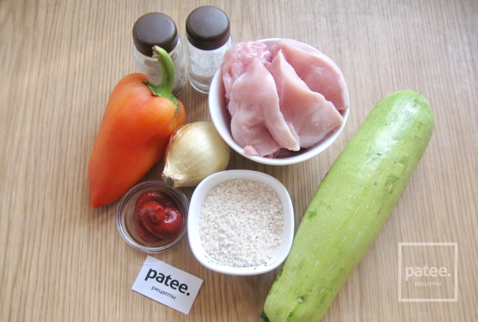 Перец, фаршированный курицей и кабачком - Шаг 1