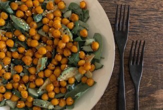 Салат с прочным нутом