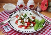 Салат с баклажаном и сыром фета