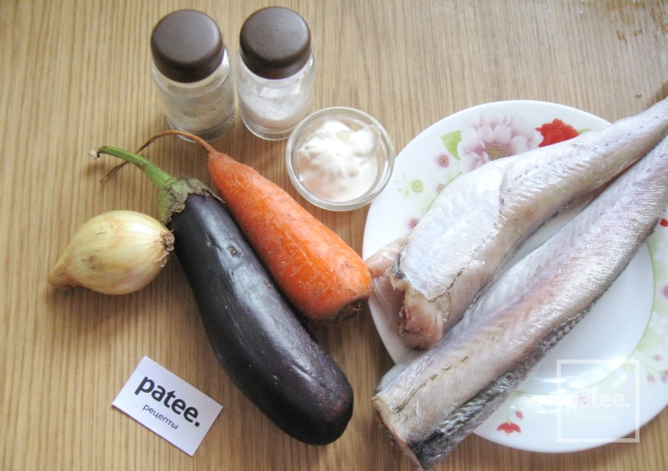 Минтай с баклажаном в сметане - Шаг 1