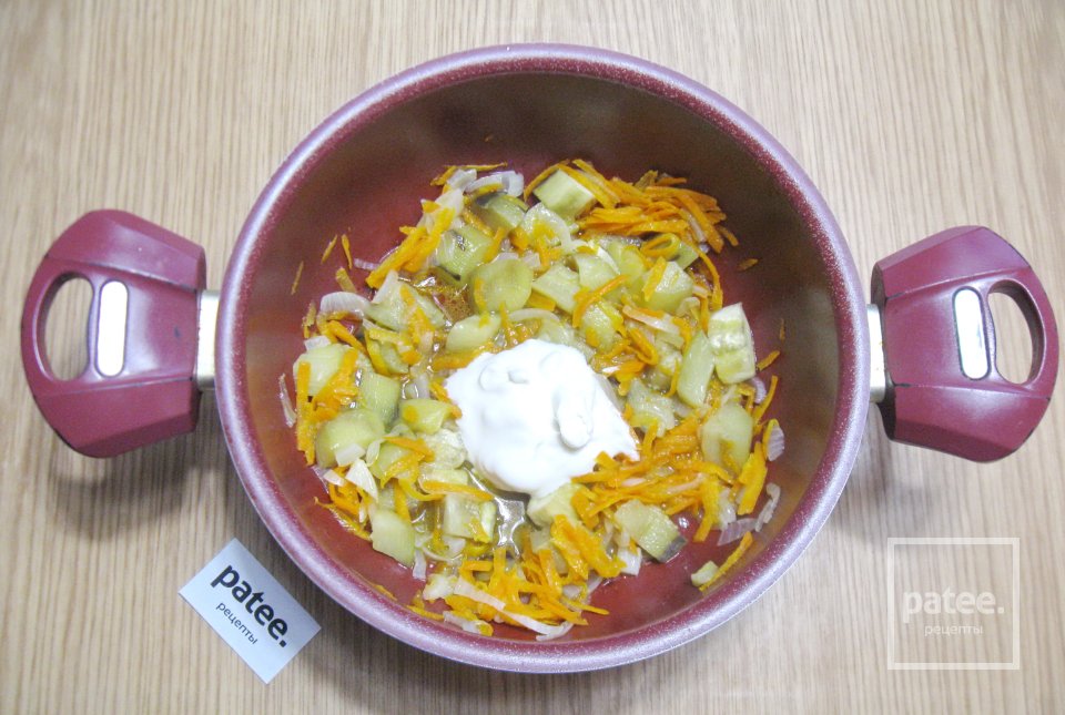 Минтай с баклажаном в сметане - Шаг 7