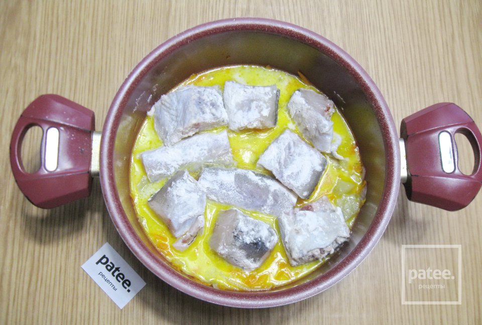 Минтай с баклажаном в сметане - Шаг 9