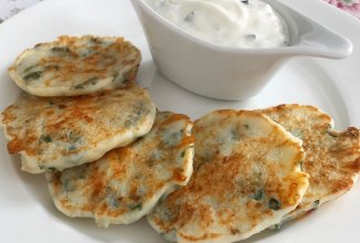 Белковые оладьи со шпинатом