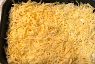 Жульен с курицей и грибами под сливочным соусом