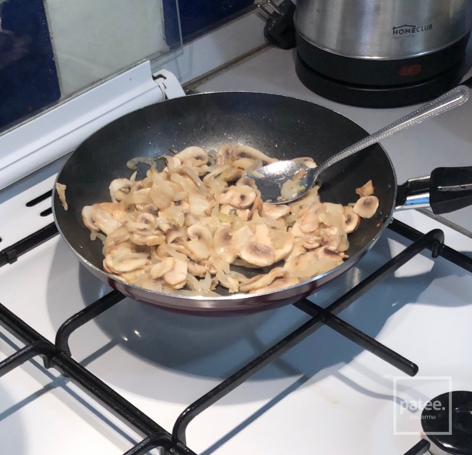 Жульен с курицей и грибами под сливочным соусом - Шаг 1