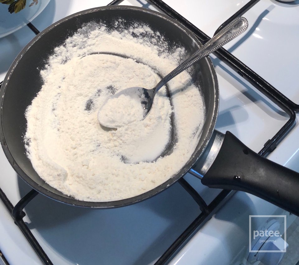 Жульен с курицей и грибами под сливочным соусом - Шаг 2