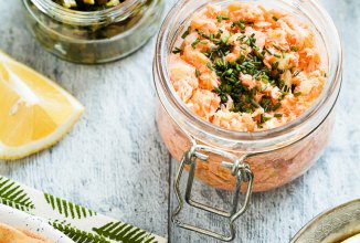 Блины с начинкой из форели и корнишонов