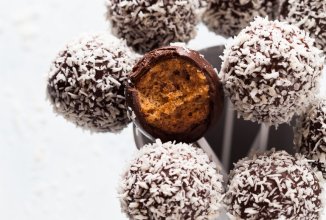 Банановые кейк попсы с шоколадом и кокосом