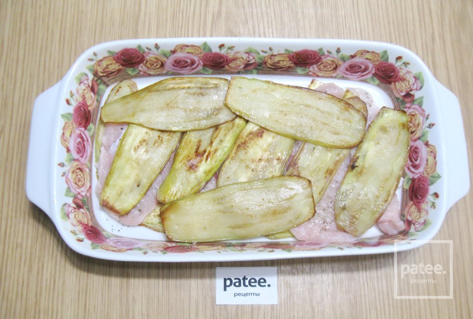 Куриная грудка запеченная с баклажанами и помидорами - Шаг 7