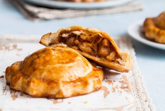 Корнуоллские пирожки с яблоками и чеддером