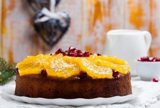 Миндальный пирог со свежими апельсинами и апельсиново-кардамоновым сиропом