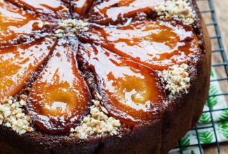 Шоколадно-миндальный пирог-перевертыш с грушами