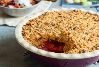 Яблочно-сливовый крамбл