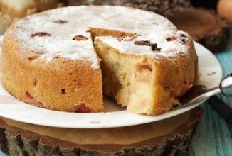 Шарлотка с ревенем в мультиварке