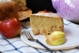 Яблочная шарлотка в мультиварке