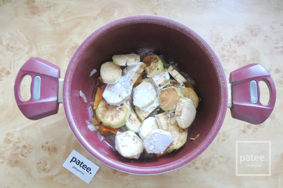 Куриная грудка с баклажаном и кабачком в соусе - Шаг 4