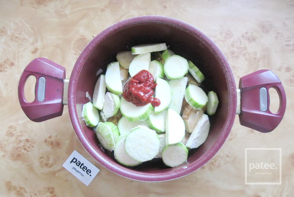 Куриная грудка с баклажаном и кабачком в соусе - Шаг 6