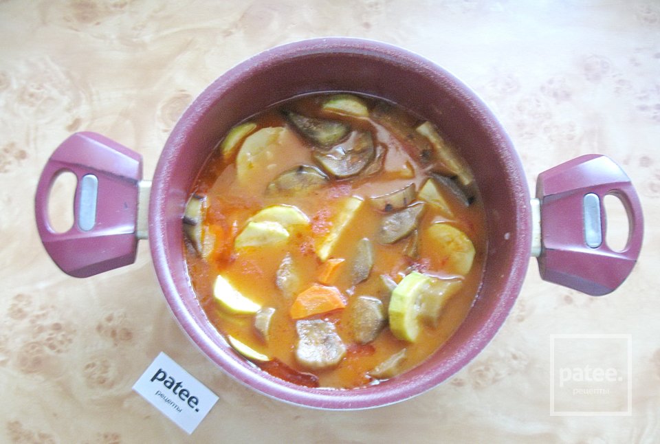 Куриная грудка с баклажаном и кабачком в соусе - Шаг 8