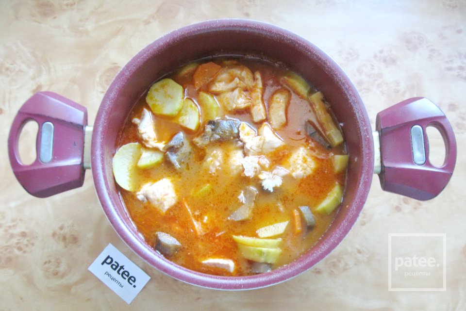 Куриная грудка с баклажаном и кабачком в соусе - Шаг 10