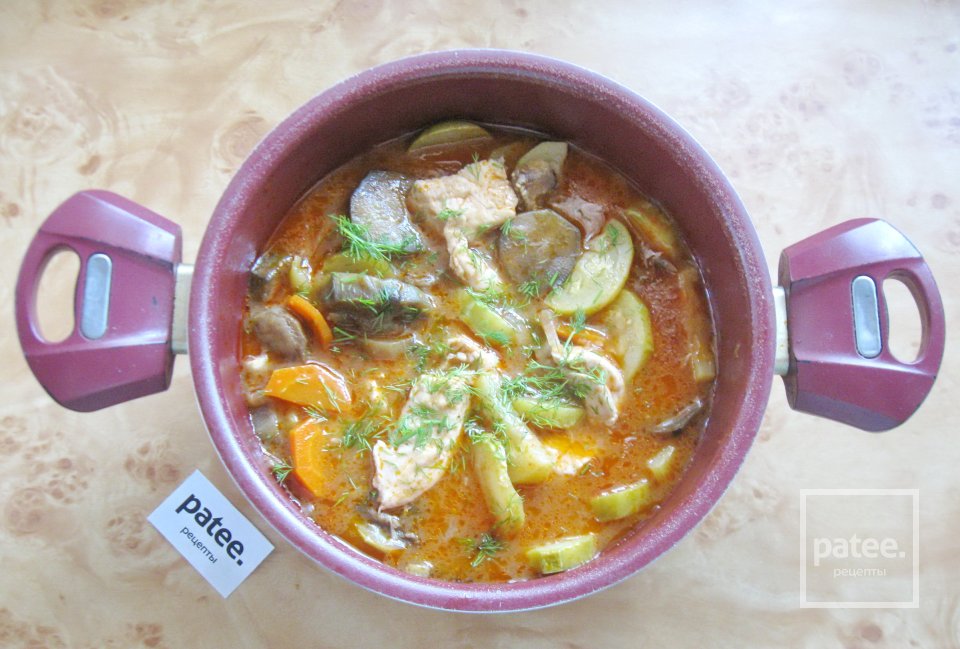 Куриная грудка с баклажаном и кабачком в соусе - Шаг 11