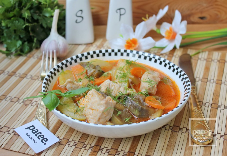 Куриная грудка с баклажаном и кабачком в соусе - Шаг 12