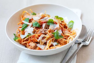 Паста с тунцом и помидорами