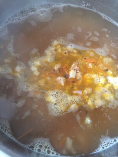 Гороховый суп с плавленным сыром и копчёной курицей - Шаг 2