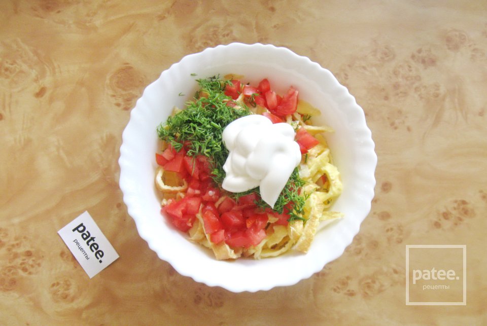 Салат с крабовыми палочками и яичными блинчиками - Шаг 13