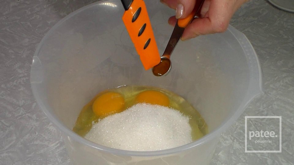 Персиковый пирог с шоколадом и сметанным кремом - Шаг 6