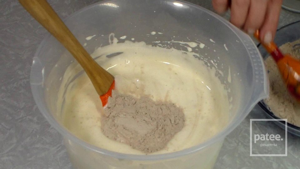 Персиковый пирог с шоколадом и сметанным кремом - Шаг 9