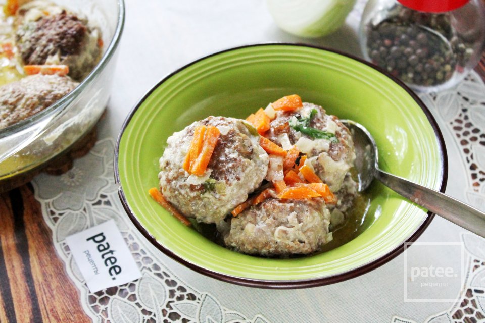 Биточки мясные в сметанном соусе с морковью - Шаг 12