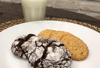 Шоколадное печенье с трещинками