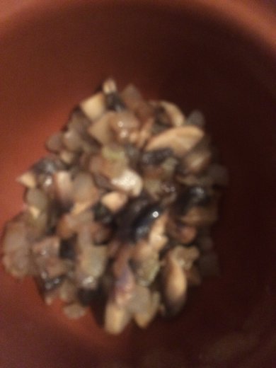 Картофель с охотничьими колбасками в горшочках. - Шаг 5