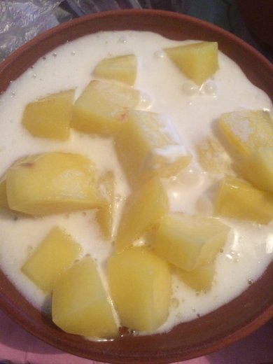 Картофель с охотничьими колбасками в горшочках. - Шаг 8