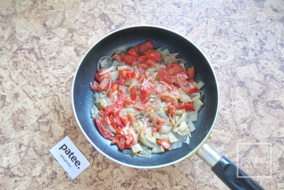 Яичница с перцем, помидорами и луком - Шаг 5
