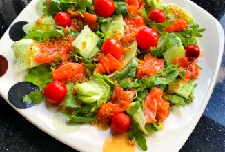 Салат из слабосоленой форели с медово горчичной заправкой