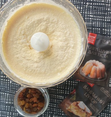 ПП творожная запеканка с изюмом - Шаг 2