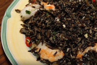 Салат из дикого риса с креветками