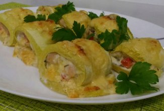 Запеченные рулетики из кабачков с курицей