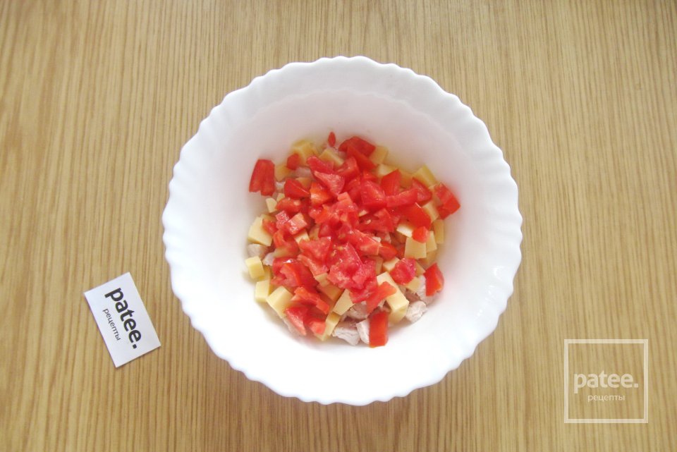 Салат с курицей, помидором и сыром - Шаг 11