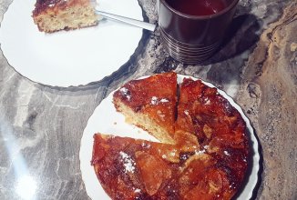 Теплый яблочный пирог